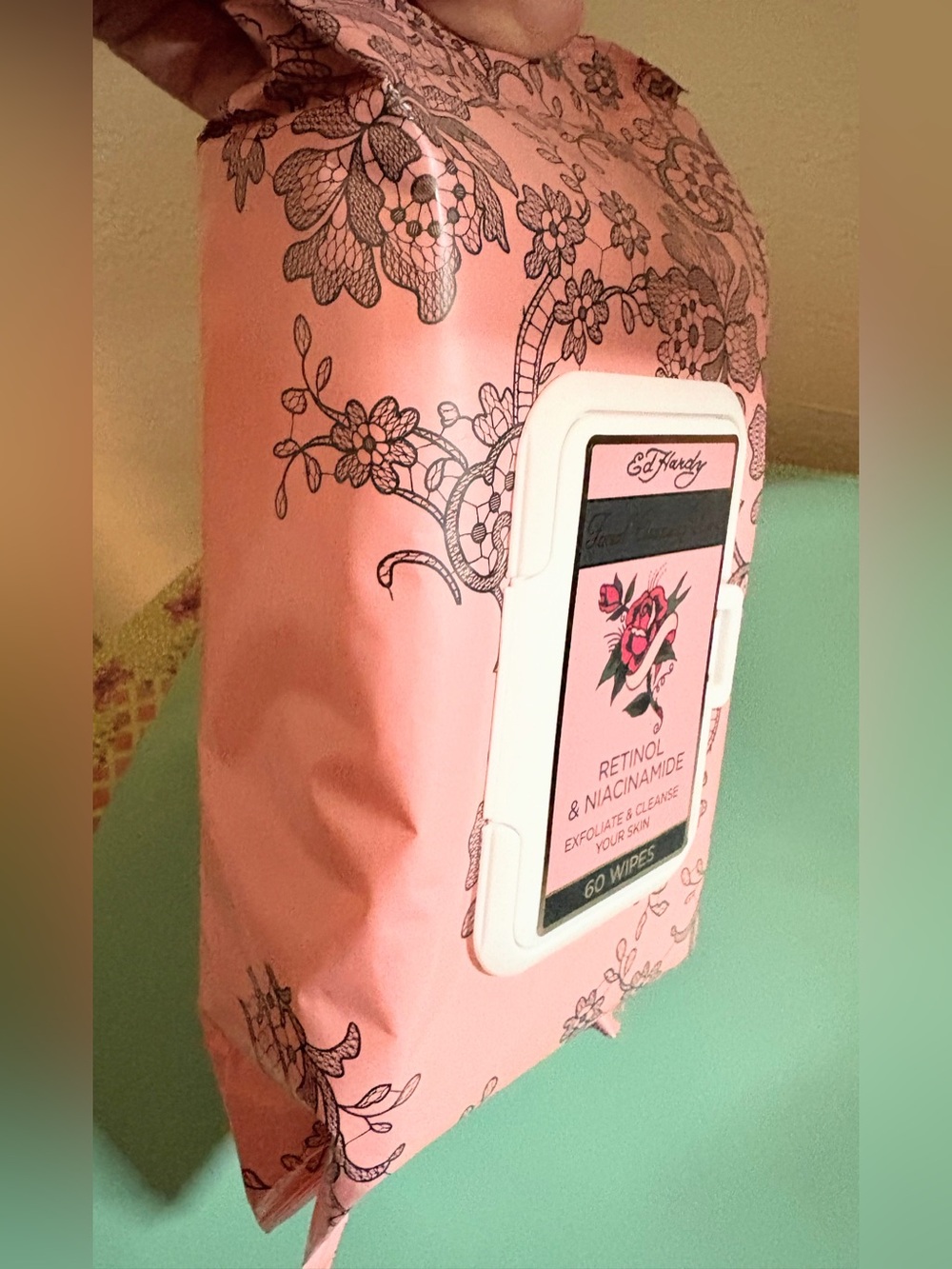 Ed Hardy Pink Retinol & Niacinamide Facial Cleansing Wipes - Picture 2 of 4